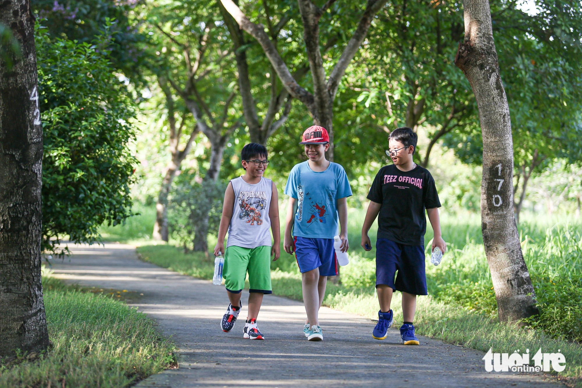 Part of the park was transformed into pathways for visitors to stroll and exercise. Photo: Phuong Quyen / Tuoi Tre