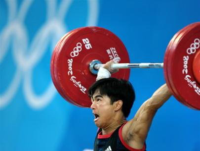 Vietnamese weightlifter Hoang Anh Tuan lifts the weight in the men’s 56kg weightlifting category at the Beijing 2008 Olympics. File photo