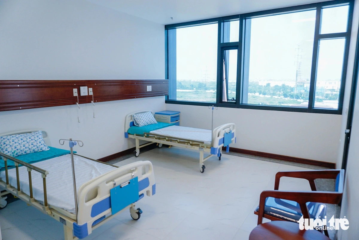 Each treatment room has two-to-three beds. Photo: Nguyen Hien / Tuoi Tre