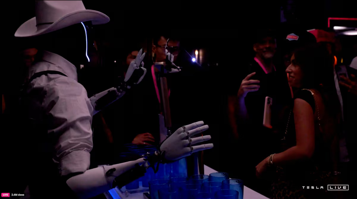 [9/11]Tesla's Optimus robot in action on the day of an unveiling event in Los Angeles, California, U.S. October 10, 2024, in this still image taken from a video. Photo: Reuters 