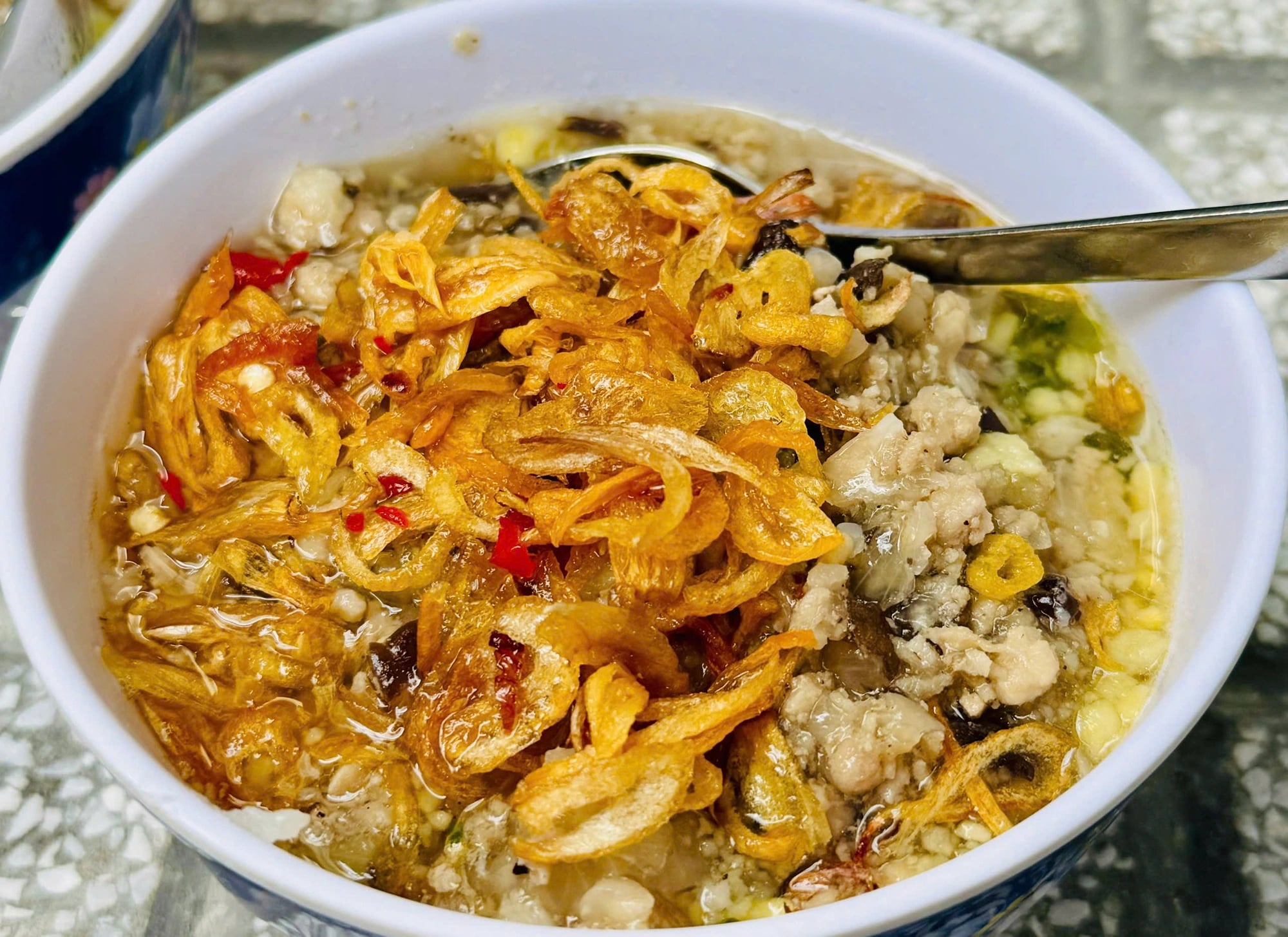 A bowl of ‘bánh đúc’ fetches VND30,000 (US$1.18) at the stall at 116/2/3 Phan Dang Luu Street in Phu Nhuan District, Ho Chi Minh City. Photo: Dang Khuong / Tuoi Tre