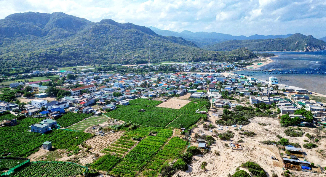 This aerial photo shows Vinh Hai Commune, Ninh Hai District, Ninh Thuan Province, south-central Vietnam, where the Ninh Thuan 2 nuclear power plant was previously planned to be built - Photo: Duy Ngoc / Tuoi Tre
