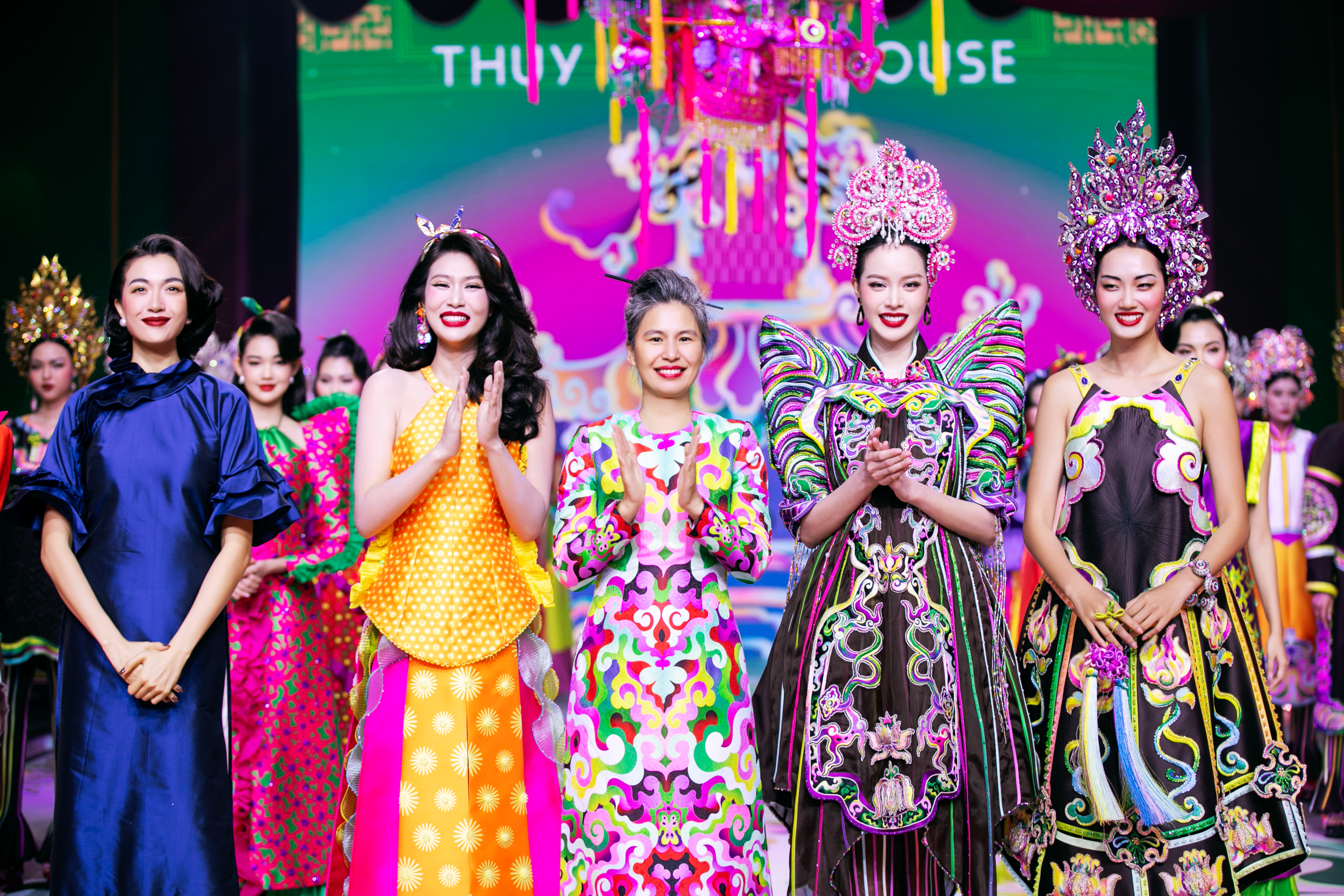 Thuy Nguyen (C), founder and creative director of Thuy Design House, pose with models at the 'Ru Ho xu xang xe cong' fashion show in Ho Chi Minh City, November 28, 2024. Photo: Kieng Can