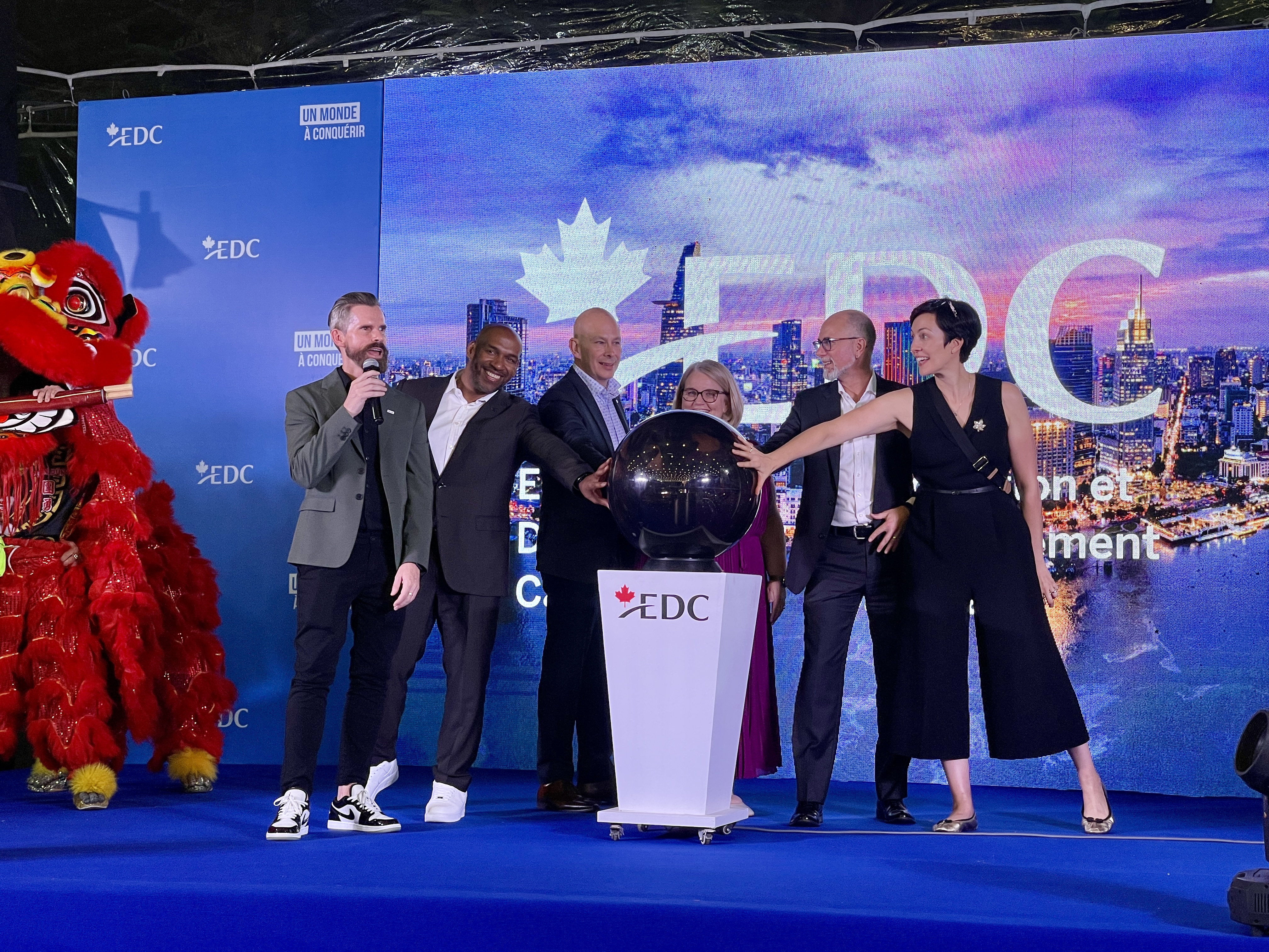 EDC, VinaCapital sign MoU to expand Canada-Vietnam business and trade ties - Ảnh 1.