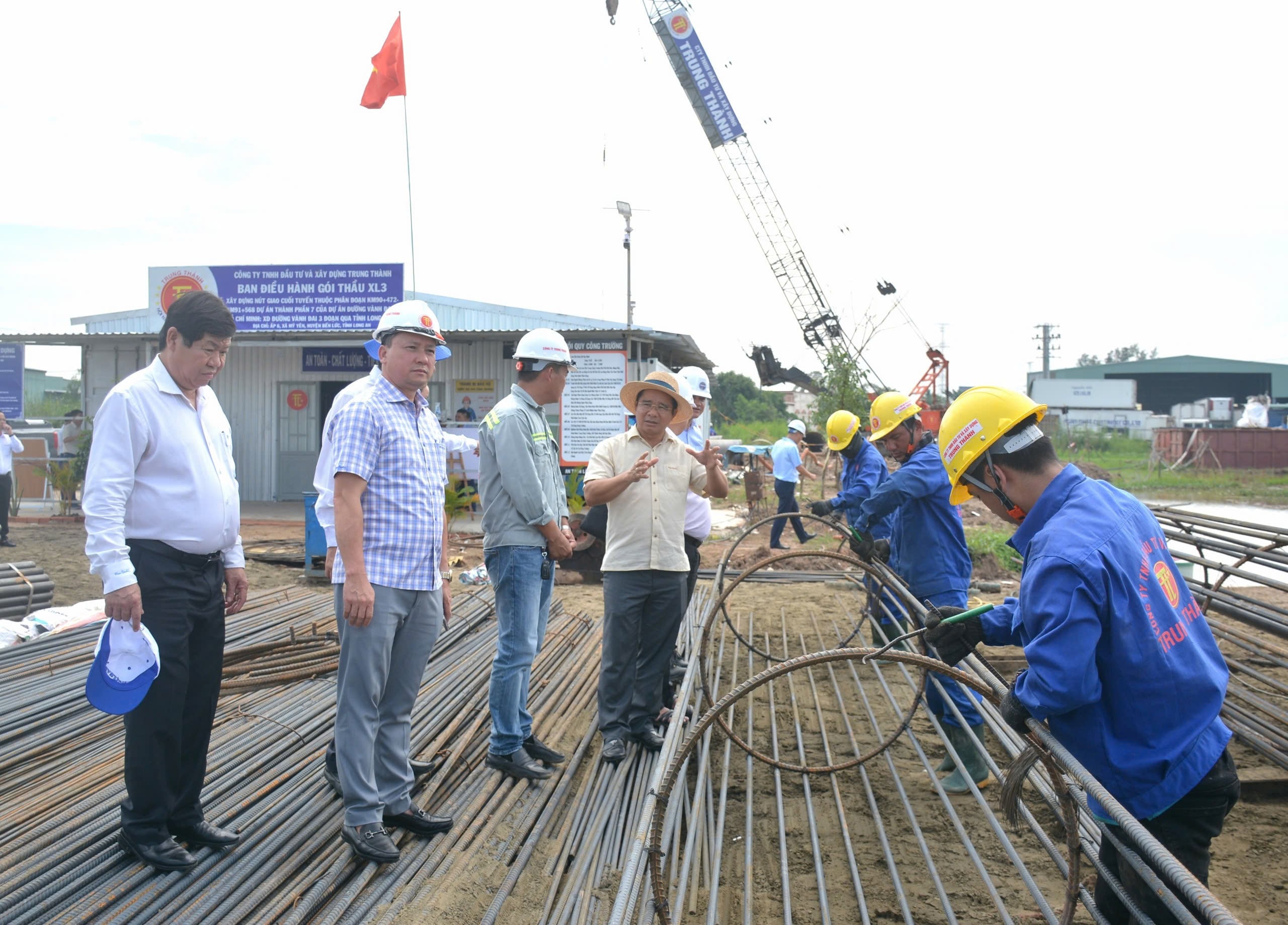 Traffic infrastructure projects in Long An Province receive care and supervision to meet deadlines.