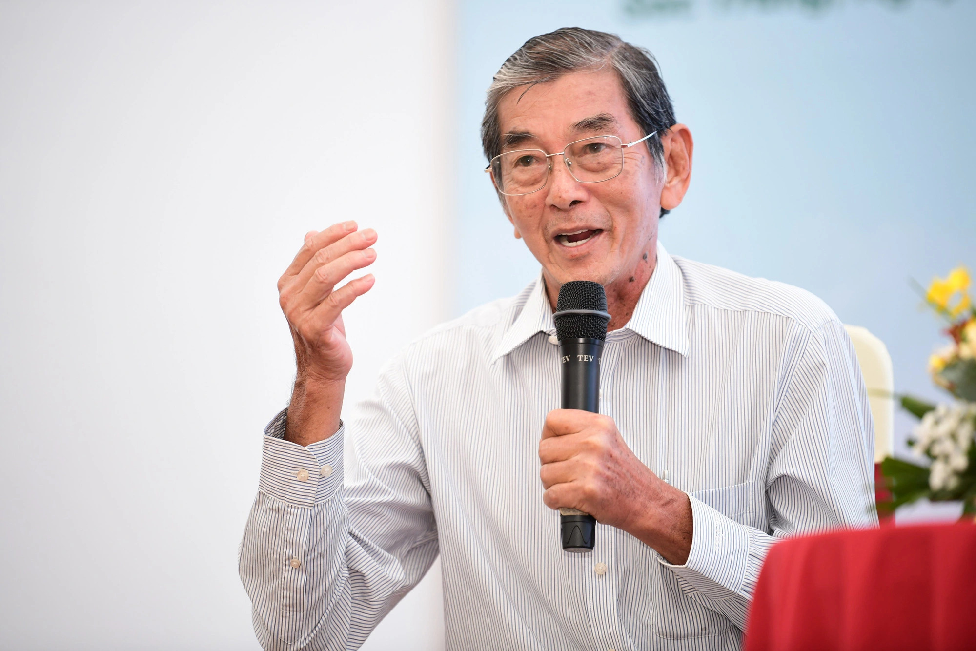 Engineer Ho Quang Cua addresses a rice-themed seminar held in Soc Trang Province, southern Vietnam, December 10, 2024. Photo: Quang Dinh / Tuoi Tre