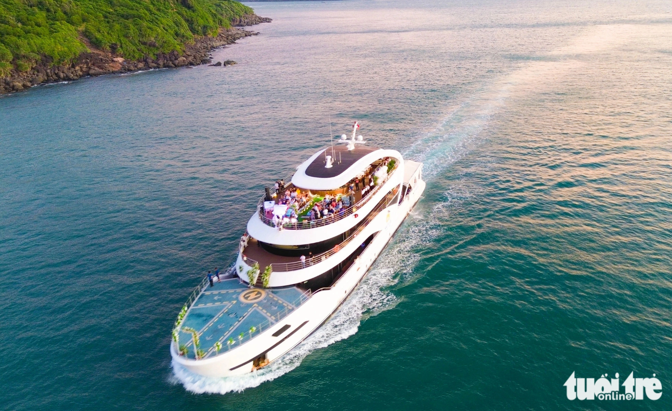 The wedding of Mongolian entrepreneurs held on the Nautilus cruise ship in Phu Quoc City, Kien Giang Province. Photo: Chi Cong / Tuoi Tre
