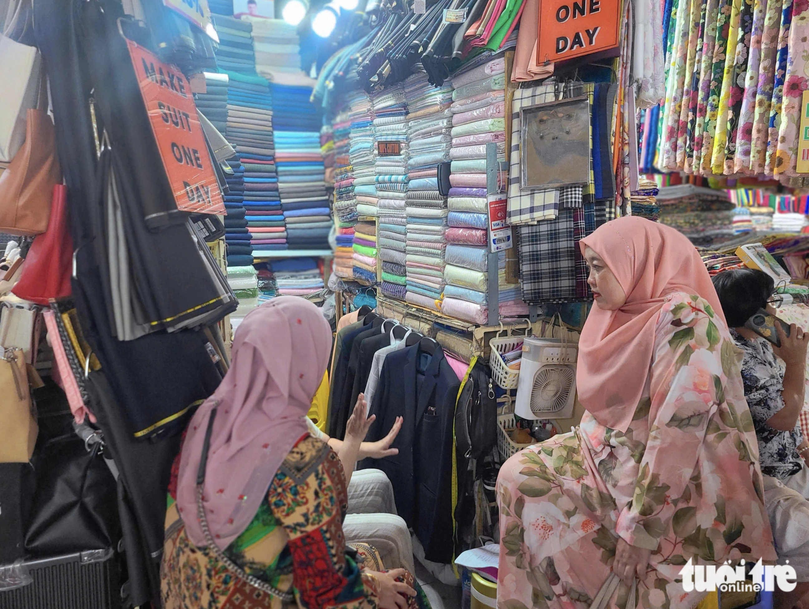 Fabric and ao dai (Vietnamese traditional costume) are on display at a stall at Ben Thanh Market, District 1, Ho Chi Minh City. Photo: Nhat Xuan / Tuoi Tre
