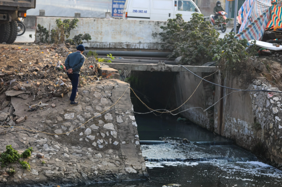 The Kim Nguu River has reached a terrible level of pollution.