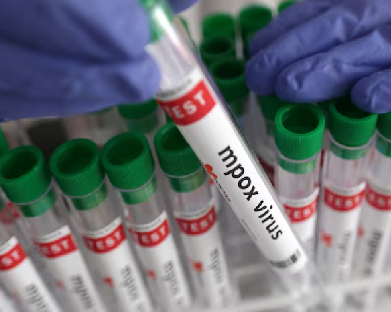 Vietnam’s Dong Nai reports mpox case with unknown source of infection - Ảnh 2.