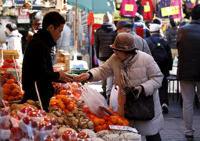 Struggling households in Japan suffer from soaring prices- Ảnh 2.