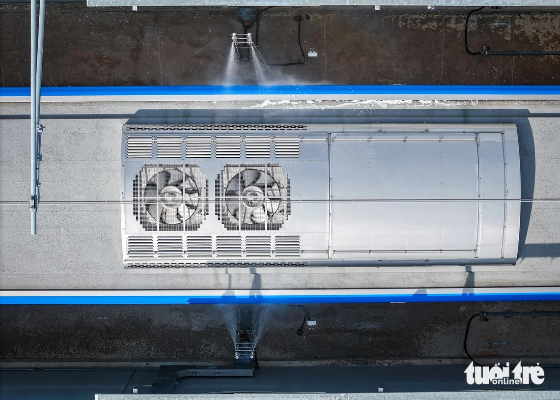 Upon the trains’ arrival, the sensor system will initiate detection and activate water sprayers. Photo: Chau Tuan / Tuoi Tre
