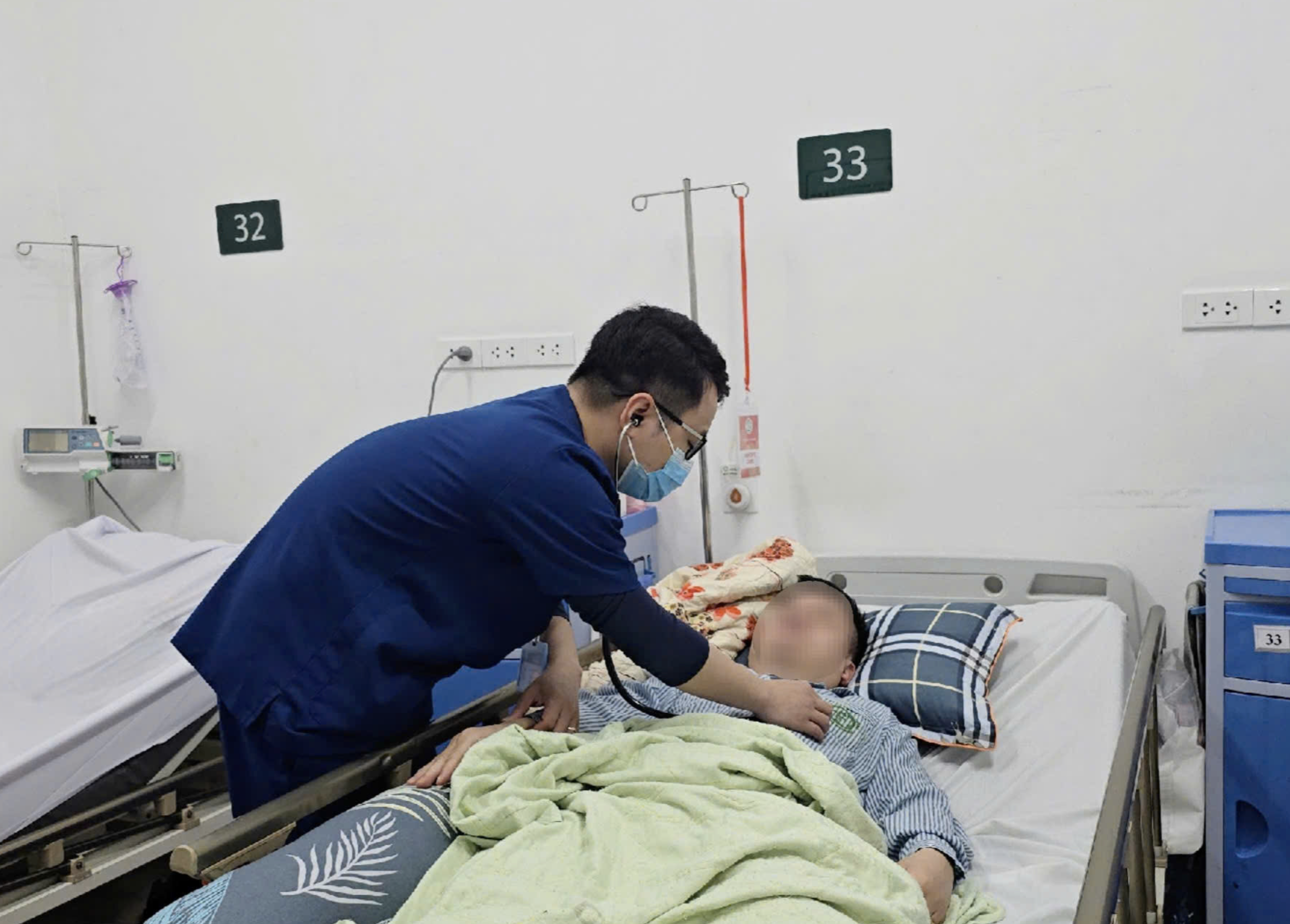 Dr. Nguyen Minh Anh at Bach Mai Hospital revealed that the hospital admitted a 46-year-old male patient suffering a stroke on the 29th day of the lunar December 2024. Photo: Supplied
