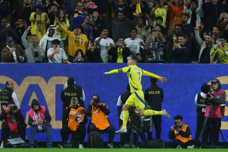 Cristiano Ronaldo tops Forbes' list of highest-paid athletes for third year in a row- Ảnh 1.