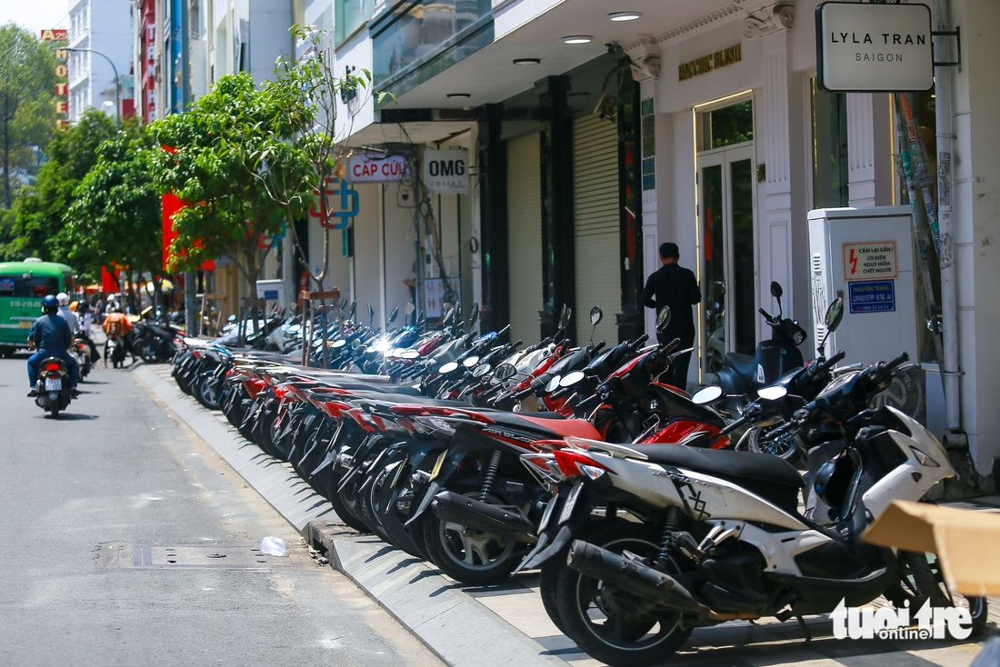 Motorbikes are parked neatly on Nguyen Trai Street in District 1, Ho Chi Minh City. Photo: Le Phan / Tuoi Tre