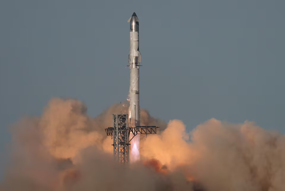 [4/9]SpaceX's next-generation Starship spacecraft atop it's Super Heavy booster is launched on its eighth test at the company's Boca Chica launch pad in Brownsville, Texas, U.S., March 6, 2025. Photo: Reuters