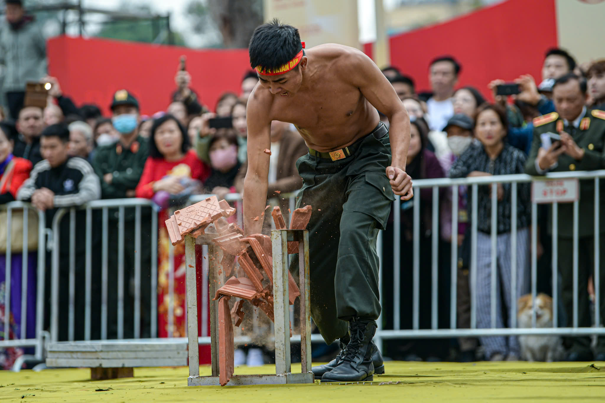A security public officer performs a remarkable brick-breaking stunt using one hand at a rehearsal in Hanoi, Vietnam, March 7, 2025. Photo: Nam Tran / Tuoi Tre