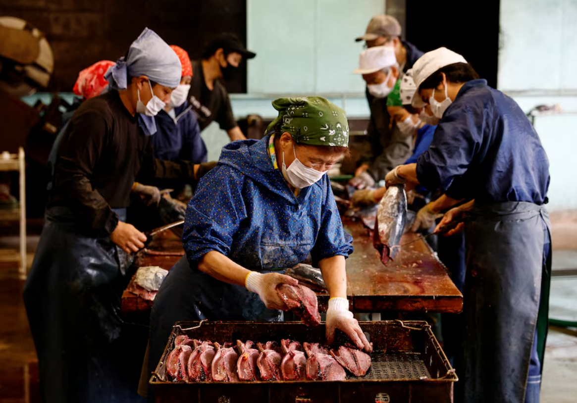 Japan's annual economic losses from workers' health issues reach 7.6 trillion yen- Ảnh 2.