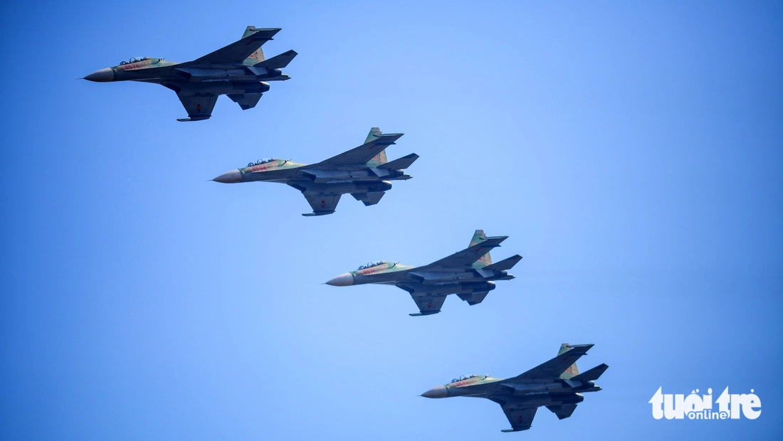 Four Su-30MK2 fighter jets fly in a stepped formation during a rehearsal at Bien Hoa Airbase in Dong Nai Province, southern Vietnam, in preparation for their participation in a military parade scheduled for April 30, 2025 in Ho Chi Minh City to celebrate Vietnam’s Reunification Day. Photo: Quang Dinh / Tuoi Tre