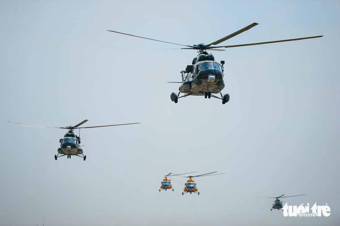 Mi-8 and Mi-17 helicopters fly during a practice flight at Bien Hoa Airbase in Dong Nai Province, southern Vietnam, in preparation for their role in a military parade scheduled for April 30, 2025 in Ho Chi Minh City to celebrate Vietnam’s Reunification Day. Photo: Quang Dinh / Tuoi Tre