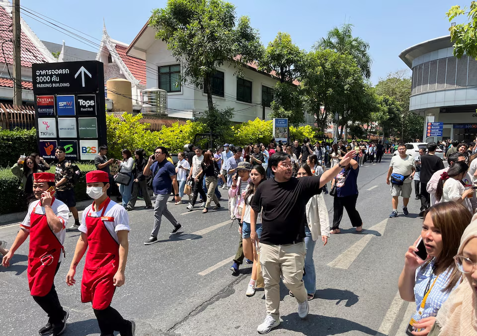 People gather on the street, after a strong earthquake struck central Myanmar on Friday, earthquake monitoring services said, which affected Bangkok as well with people pouring out of buildings following the tremors, in Bangkok, Thailand March 28, 2025. Photo: Reuters
