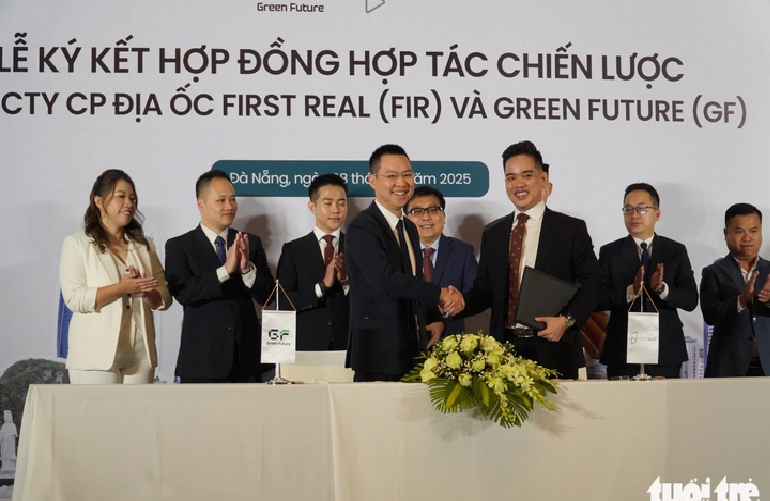 First Real Estate JSC will initially receive 300 VinFast cars. Photo: Truong Trung / Tuoi Tre