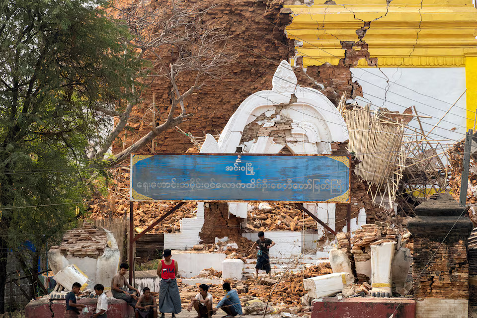 [8/11]People sit near a pagoda damaged during a strong earthquake, in Mandalay, Myanmar, March 29, 2025. Photo: Reuters