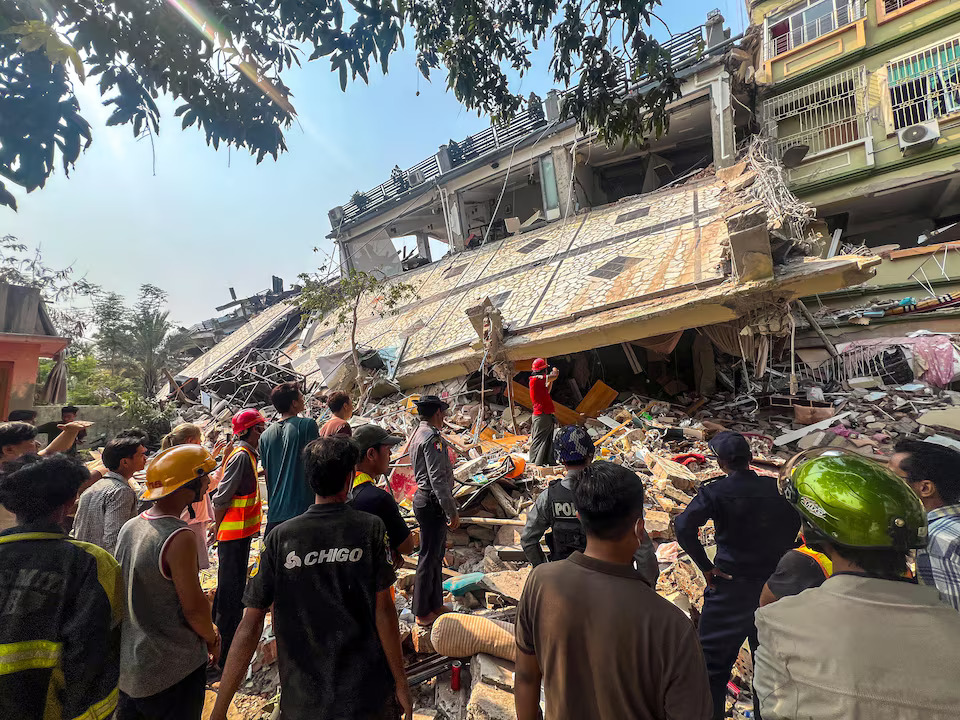 [7/11]Rescue personnel work at the site of a building that collapsed, following a strong earthquake, in Mandalay, Myanmar, March 29. Photo: Reuters