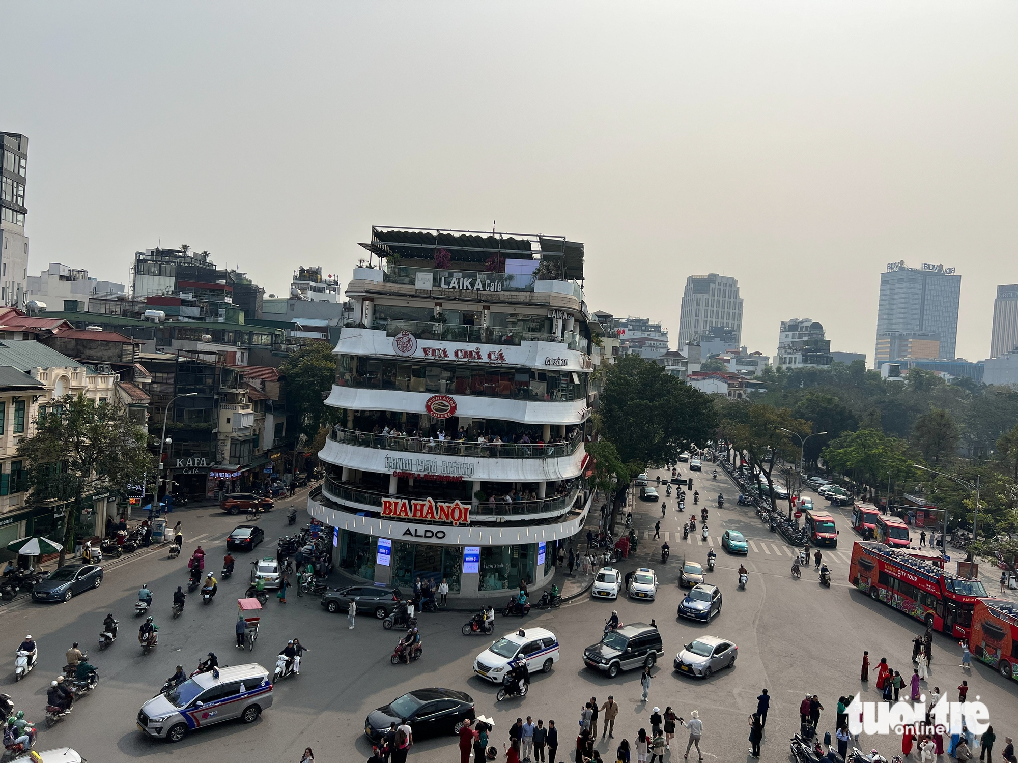 Hanoi to begin demolition of iconic 'Shark Jaw' building by end of May  - Ảnh 1.