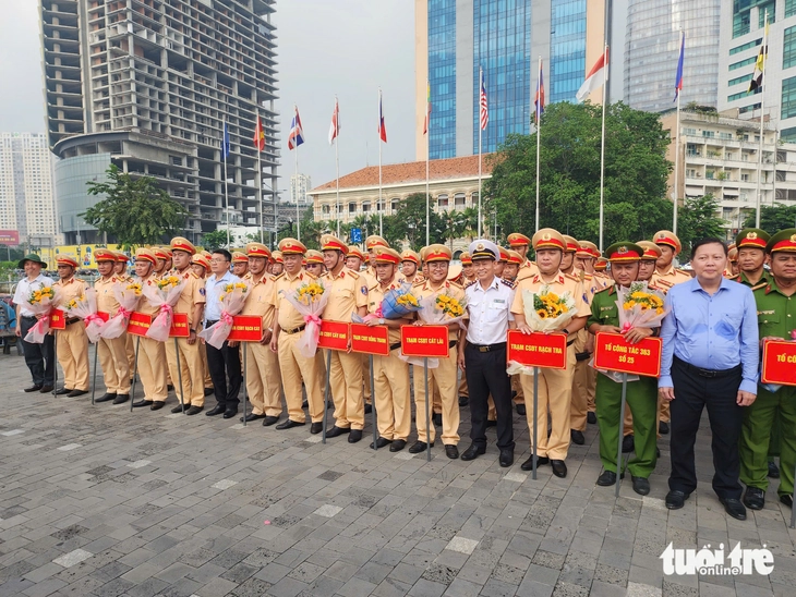 Police officers at a square at the Bach Dang Wharf Park in District 1, Ho Chi Minh City. Photo: Minh Hoa / Tuoi Tre