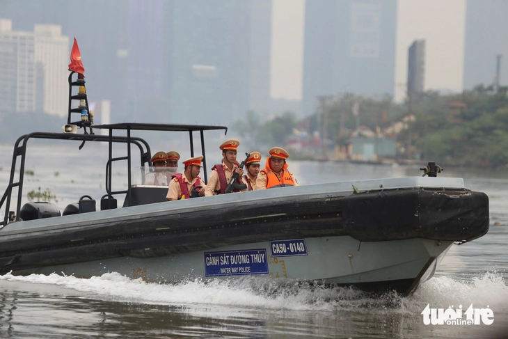 The Ho Chi Minh City traffic police unit also held a ceremony on April 1, 2025 to launch a high-intensity campaign to ensure traffic safety and order to celebrate the 50th anniversary of the liberation of southern Vietnam and National Reunification Day at the Bach Dang Wharf Park in District 1, Ho Chi Minh City. Photo: Minh Hoa / Tuoi Tre
