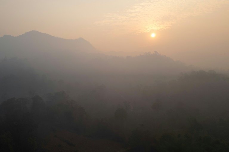 Smoke from the wildfires and nearby agricultural burning causes heavy air pollution in Thailand. Photo: AFP 