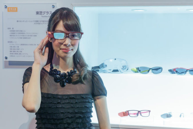 Kính thông minh Toshiba Glass được trình diễn tại CEATEC 2014 (Tokyo, Nhật Bản) - Ảnh: CNET