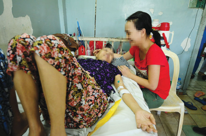 Bác sĩ khuyên nên chấp nhận thực tế bệnh tật để có một chương trình điều trị hiệu quả. Ảnh chụp tại Bệnh viện Ung bướu TP.HCM - Ảnh: Thuận Thắng