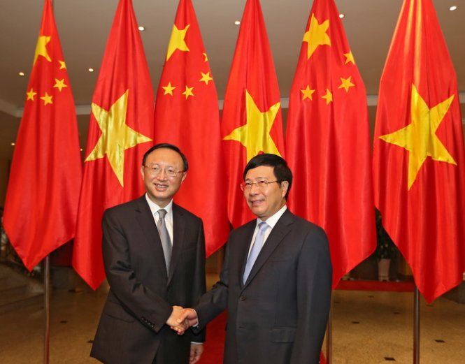 Phó Thủ tướng, Bộ trưởng Ngoại giao Việt Nam Phạm Bình Minh và Ủy viên Quốc Vụ, Quốc vụ viện Trung Quốc Dương Khiết Trì chụp ảnh lưu niệm - Ảnh: Việt Dũng