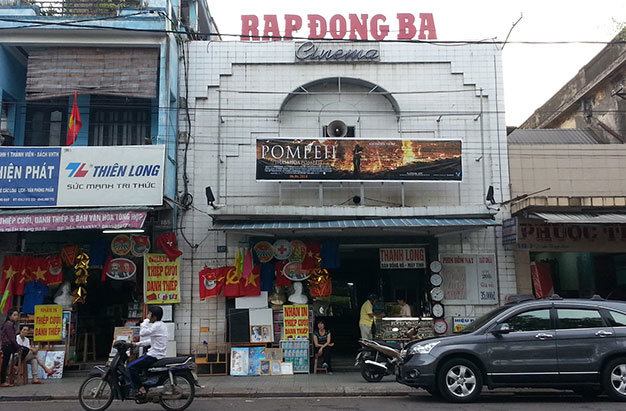 Rạp Đông Ba (TP Huế) cũ kỹ, xuống cấp, gần trọn mặt tiền dành cho thuê - Ảnh: T.Lộc