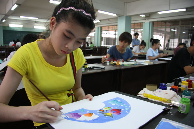 Thí sinh dự thi vào Trường ĐH Kiến trúc - Ảnh: T.L