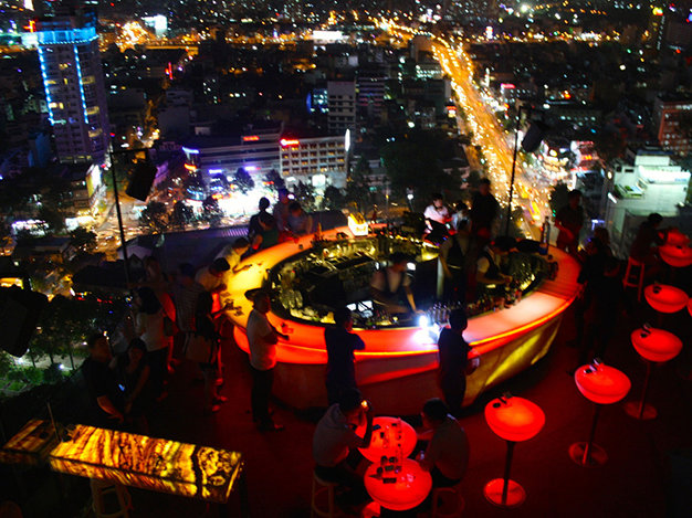 Quán Chill Skybar nằm trên tầng 26 tòa nhà AB, Quận 1