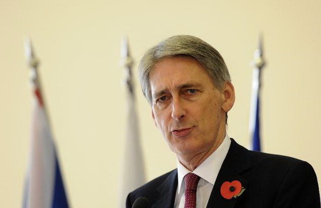 Theo bộ trưởng Bộ ngoại giao Anh Philip Hammond, một trong những nội dung quan trọng được thảo luận là chặn đứng nguồn tài chính của IS - Ảnh: AFP