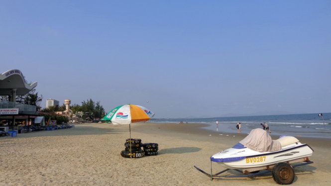 Biển Bãi Sau, Vũng Tàu đã sạch sẽ trở lại, sau hai ngày bị dầu vón cục “tấn công” - Ảnh: Đông Hà