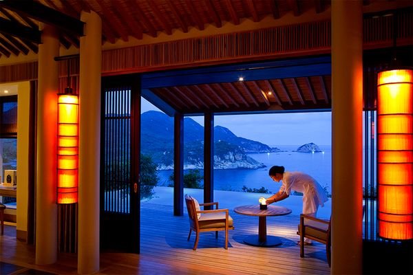 Bức ảnh “Sự giao thoa giữa sang trọng và nét đẹp thiên nhiên” chụp tại khu resort Amonoi - Ảnh: National Geographic