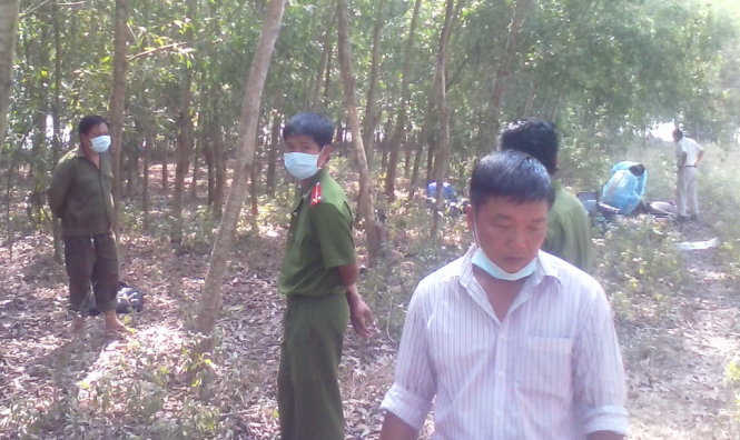 Cơ quan chức năng đang tiến hành trưng cầu giám định tử thi (Ảnh: Hoài Thương)