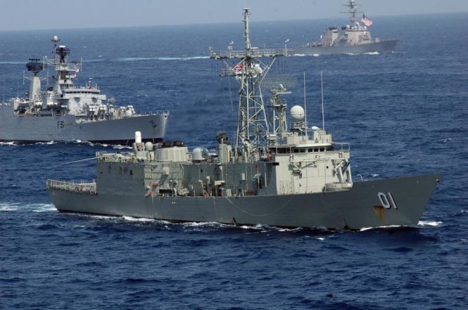 Tàu INS Viraat của Ấn Độ trong đợt tập trận quốc tế Malabar trên Ấn Độ Dương - Ảnh: AFP