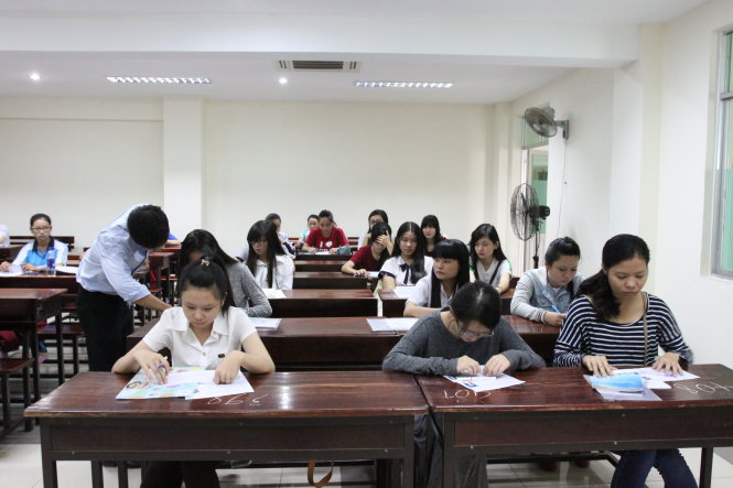 Thí sinh dự thi THPT quốc gia năm 2015 - Ảnh: Minh Giảng