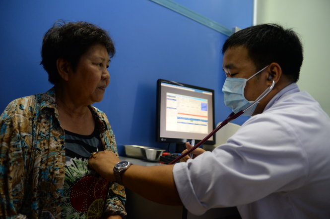 Khám bệnh tại phòng khám bác sĩ gia đình Bệnh viện Q.10, TP.HCM Ảnh: HỮU KHOA