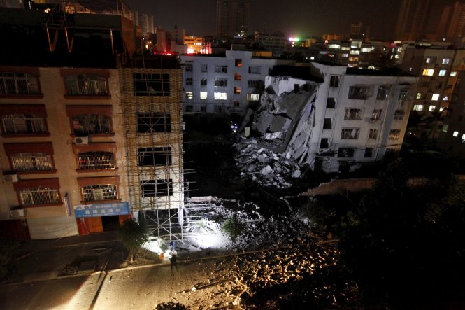 Phần hư hỏng của tòa nhà sau vụ nổ ngày 30-9-Reuters
