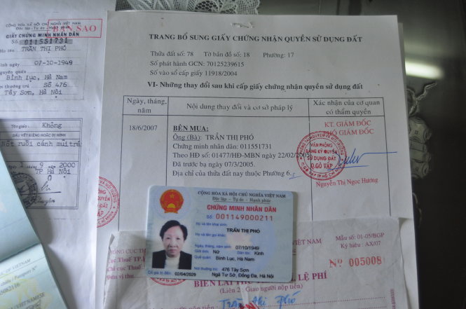 Số CMND mới cấp khác với số CMND trên giấy chủ quyền nhà đất của bà Phó - Ảnh: D.N.HÀ
