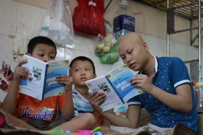 “Xin hãy cho con thêm thời gian” là ngọn lửa hun đúc tinh thần lạc quan cho nhiều bệnh nhi, trong đó có bệnh nhi phòng B302 - Bệnh viện Ung bướu TP.HCM - Ảnh: Ngọc Hiển