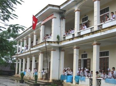 Trừ các em học sinh ở bên này bến Chôm Lôm, các học sinh ở bên kia bến sáng nay vẫn chưa đến trường - <EM>Ảnh:</EM> Đắc Lam