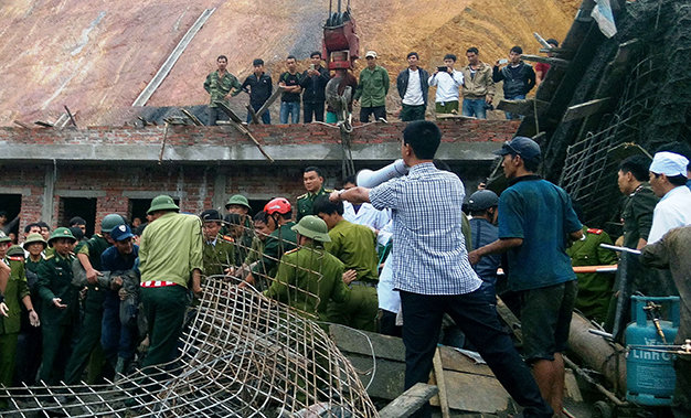 Hiện trường vụ sập công trình cây xăng ở xã Sơn Kim 1